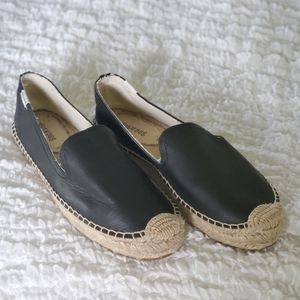 Soludos size 8 black shoes leather flats / slip one